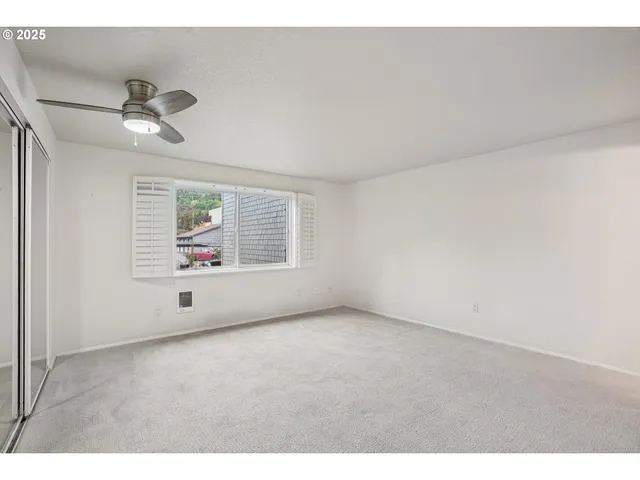 $349,900 | 5620 South Riverside Lane, Portland, OR 97239