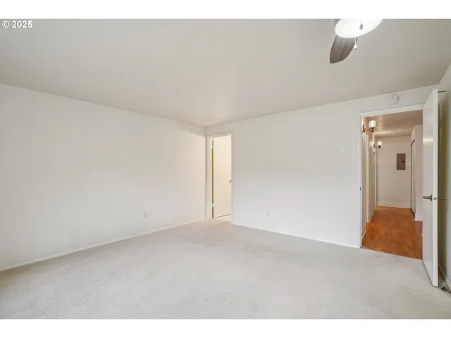 $349,900 | 5620 South Riverside Lane, Portland, OR 97239