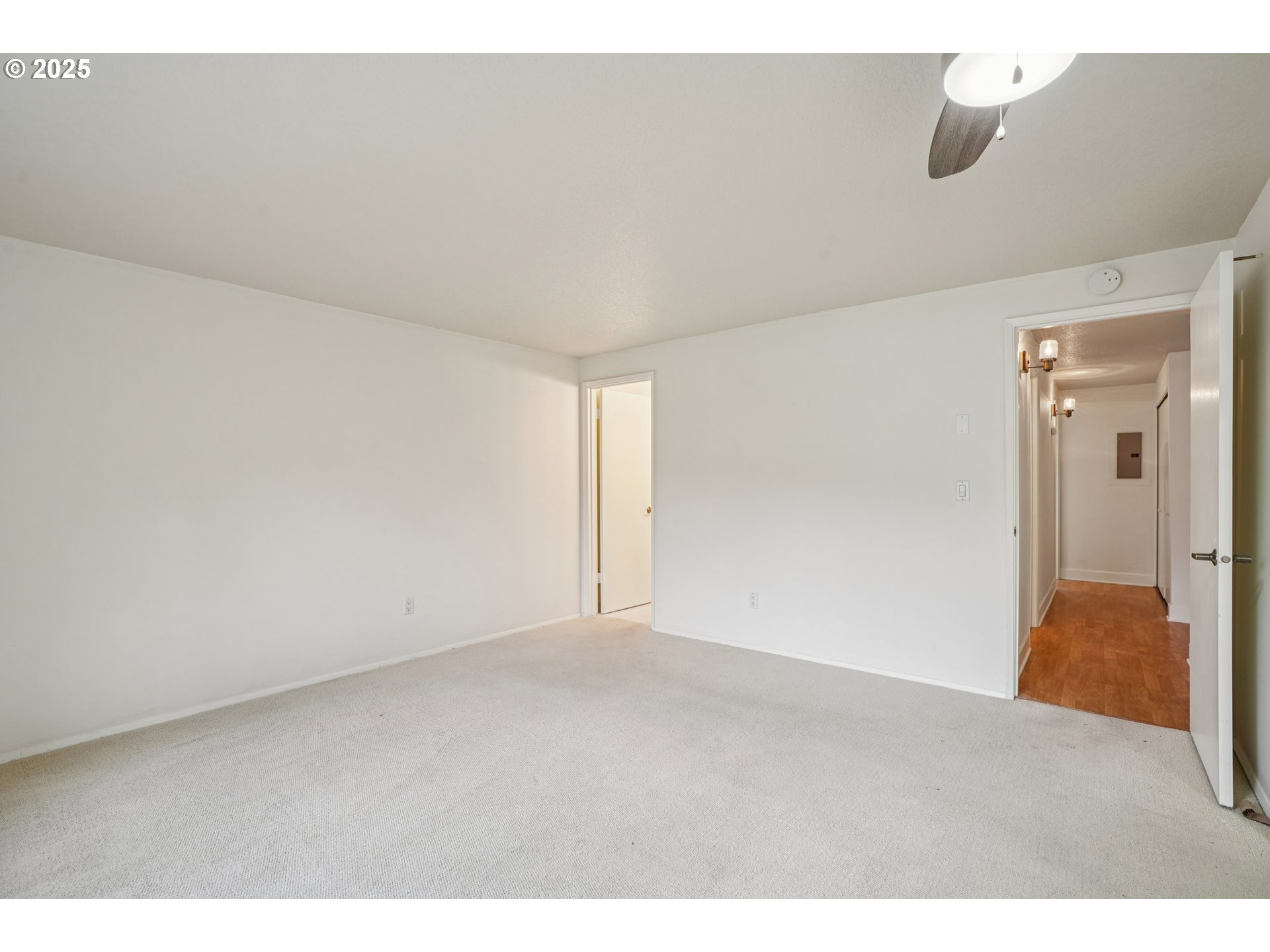 5620 South Riverside Lane, Unit 5 Portland, OR 97239 - Photo 24 of 39 a view of an empty room