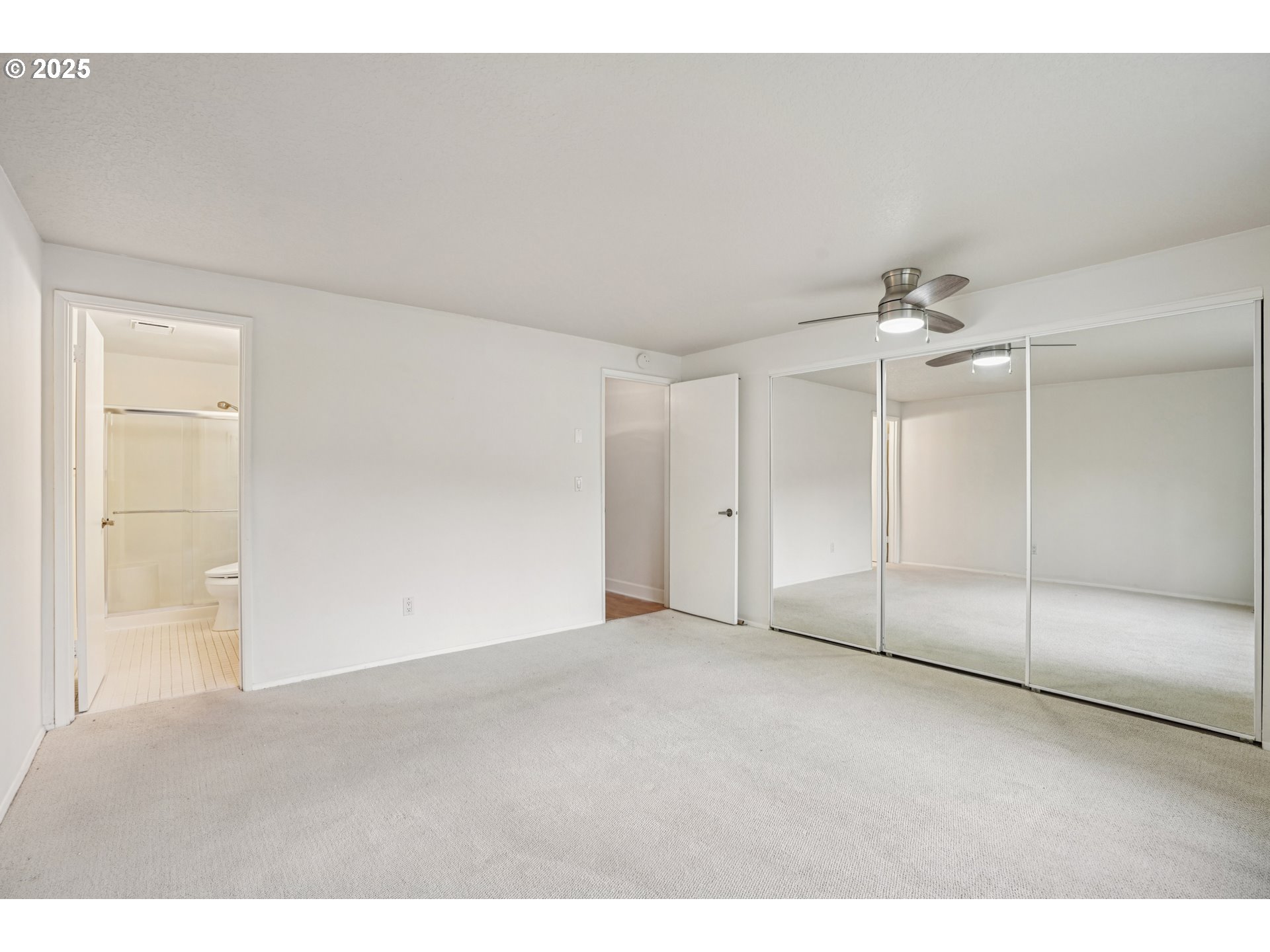5620 South Riverside Lane, Unit 5 Portland, OR 97239 - Photo 25 of 39 a view of an empty room