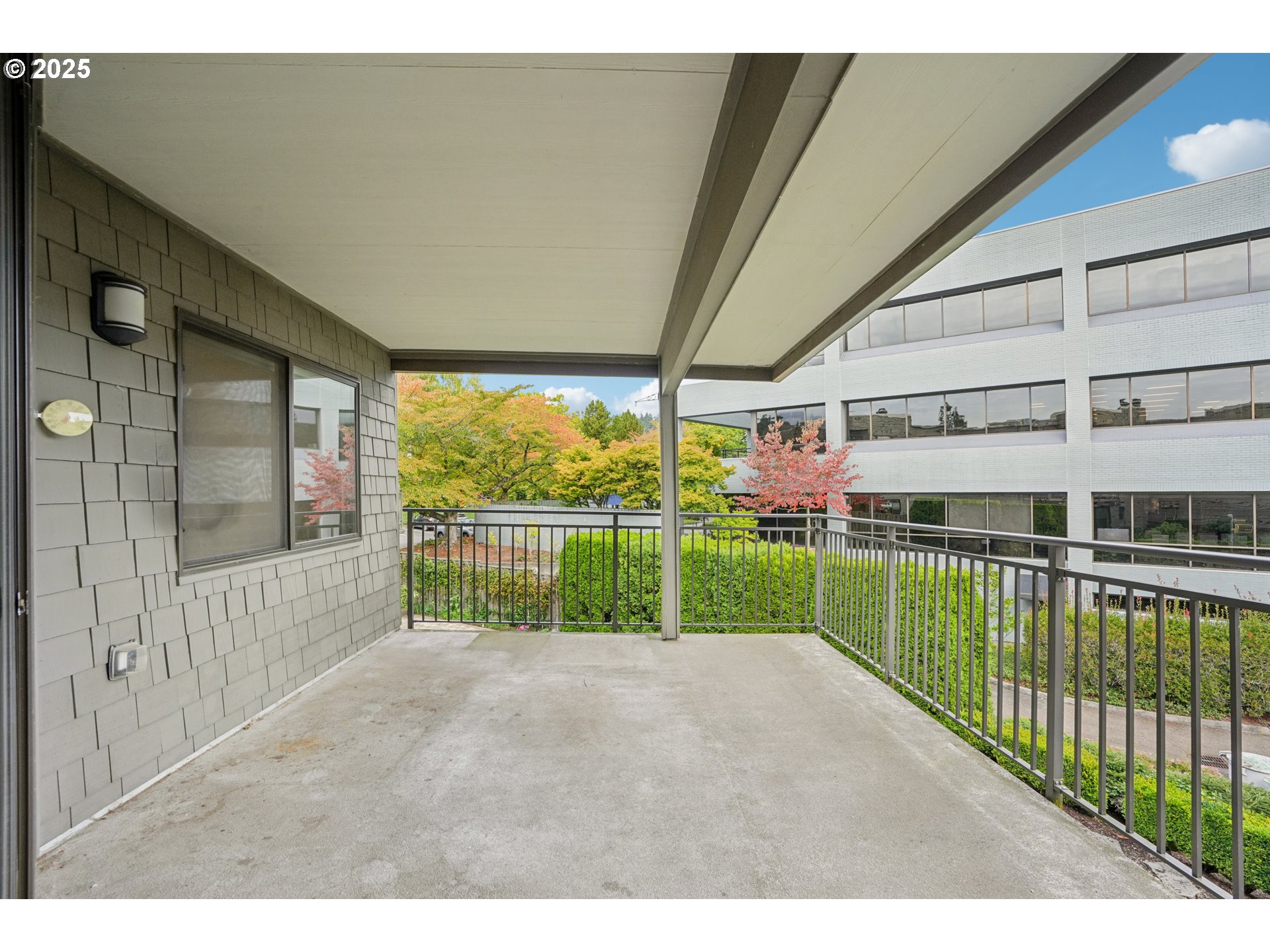 5620 South Riverside Lane, Unit 5 Portland, OR 97239 - Photo 28 of 39 a view of swimming pool with a yard