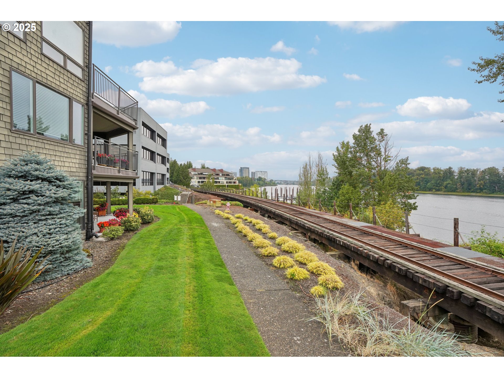 5620 South Riverside Lane, Unit 5 Portland, OR 97239 - Photo 38 of 39 a view of an outdoor space and a lake view
