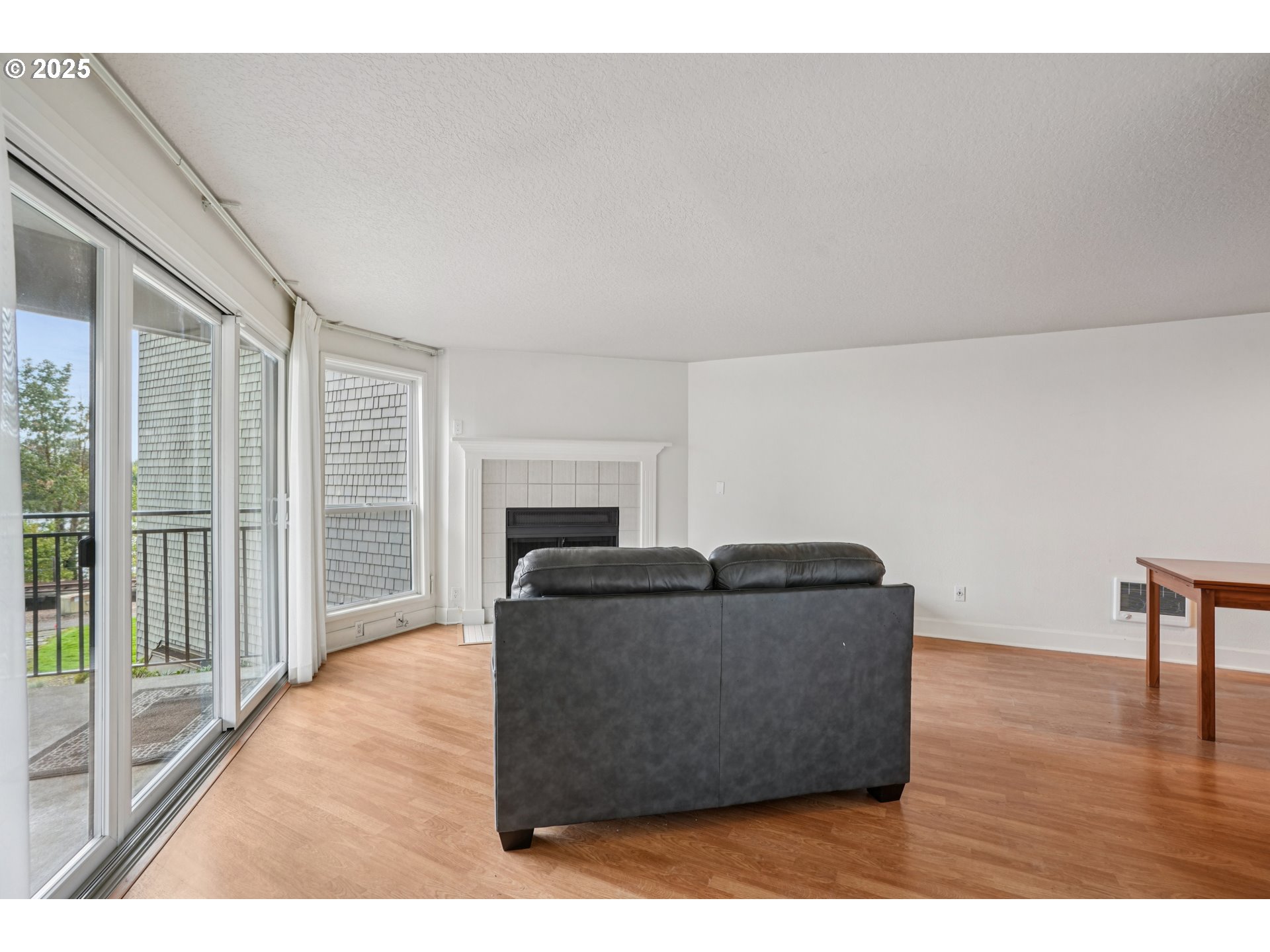 5620 South Riverside Lane, Unit 5 Portland, OR 97239 - Photo 6 of 39 a living room with furniture and a fireplace