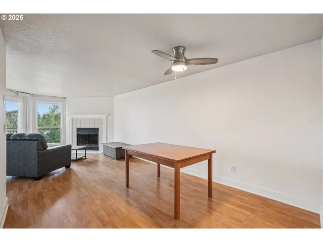 $349,900 | 5620 South Riverside Lane, Portland, OR 97239