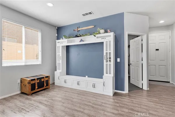 $459,900 | 8179 Taft Avenue, Oak Hills, CA 92344