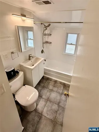 $2,500 | 130 Glenbrook Parkway, Unit 4D, Englewood, NJ 07631