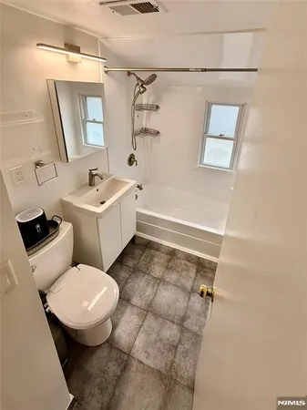 $2,500 | 130 Glenbrook Parkway, Unit 4D, Englewood, NJ 07631