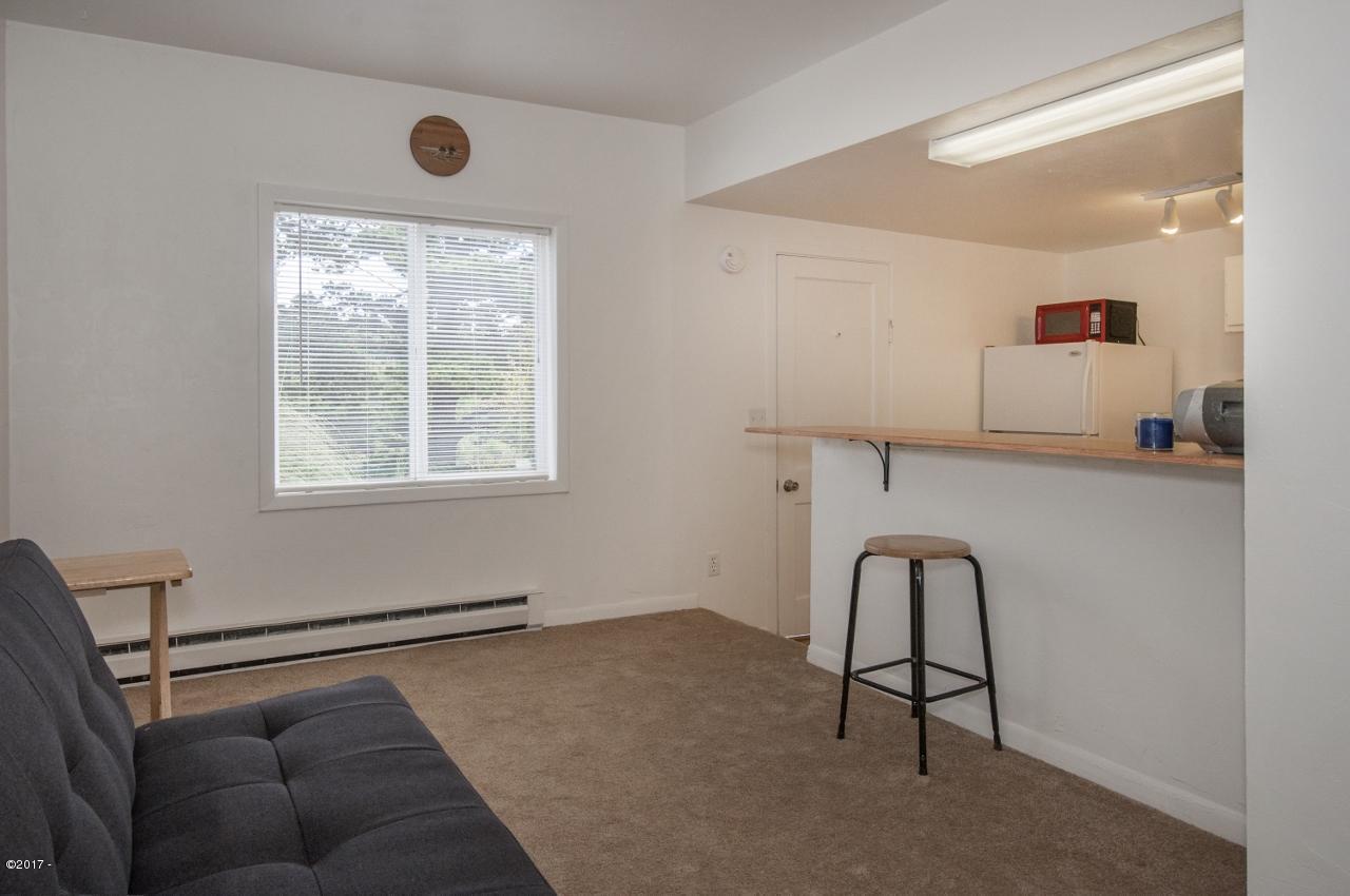20 Graham Street Depoe Bay, OR 97341 - Photo 10 of 42 Unit 1 - View 7 (1280x850)