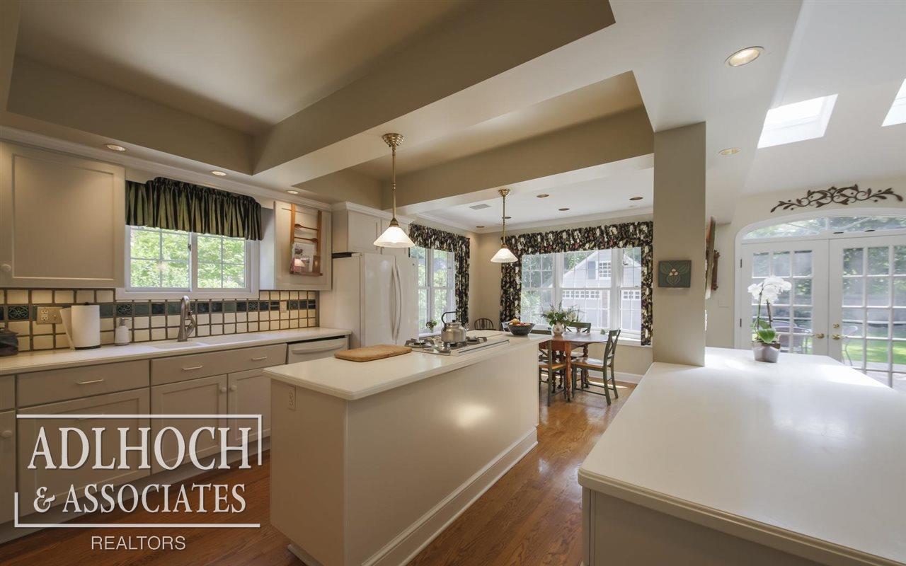 209 Merriweather Road Grosse Pointe, MI 48236 - Photo 9 of 28 31249520-8.JPG