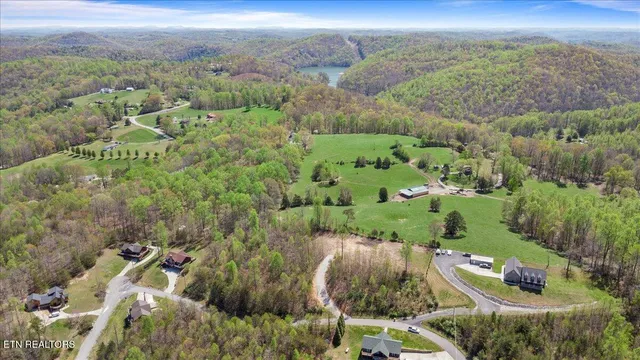 $225,000 | 281 Red Oak Circle, Caryville, TN 37714