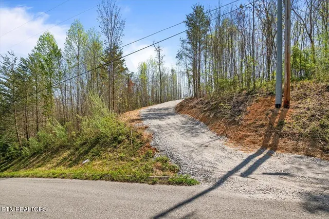 $225,000 | 281 Red Oak Circle, Caryville, TN 37714