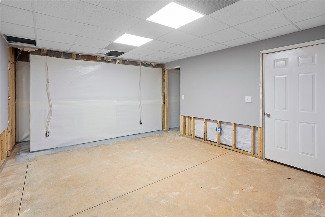 119 Nicholas Court Easley, SC 29640 - Photo 20 of 33 This spacious area offers potential for customization and future enhancement.