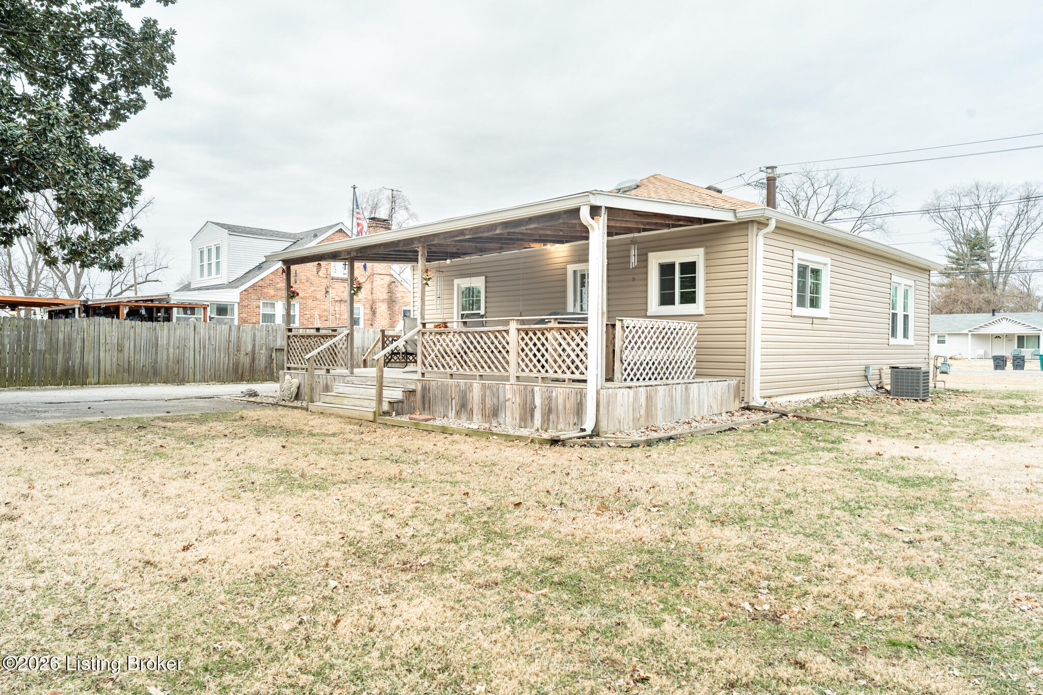 4916 Valley Station Road Louisville, KY 40272 - Photo 28 of 38 DSC02516-HDR