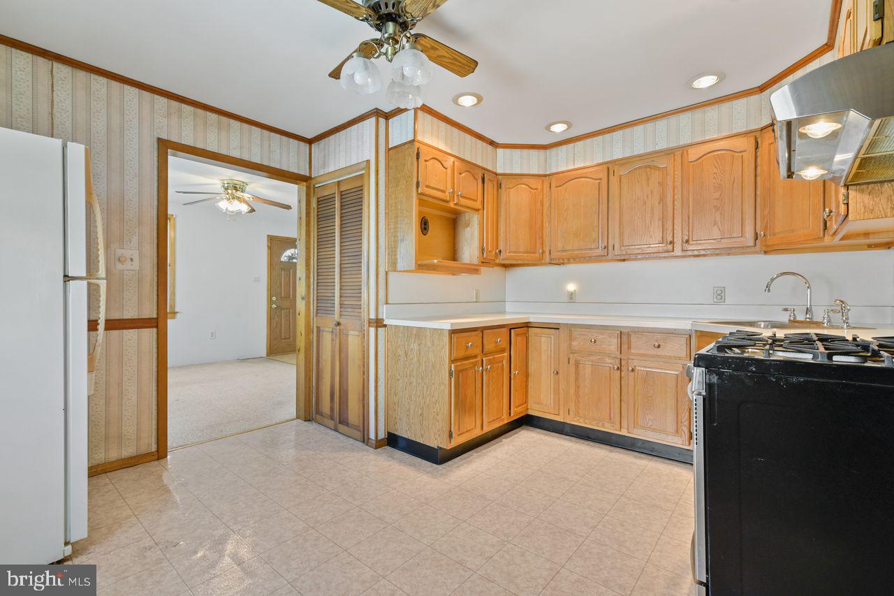 8127 Cornwall Road Dundalk, MD 21222 - Photo 8 of 36
