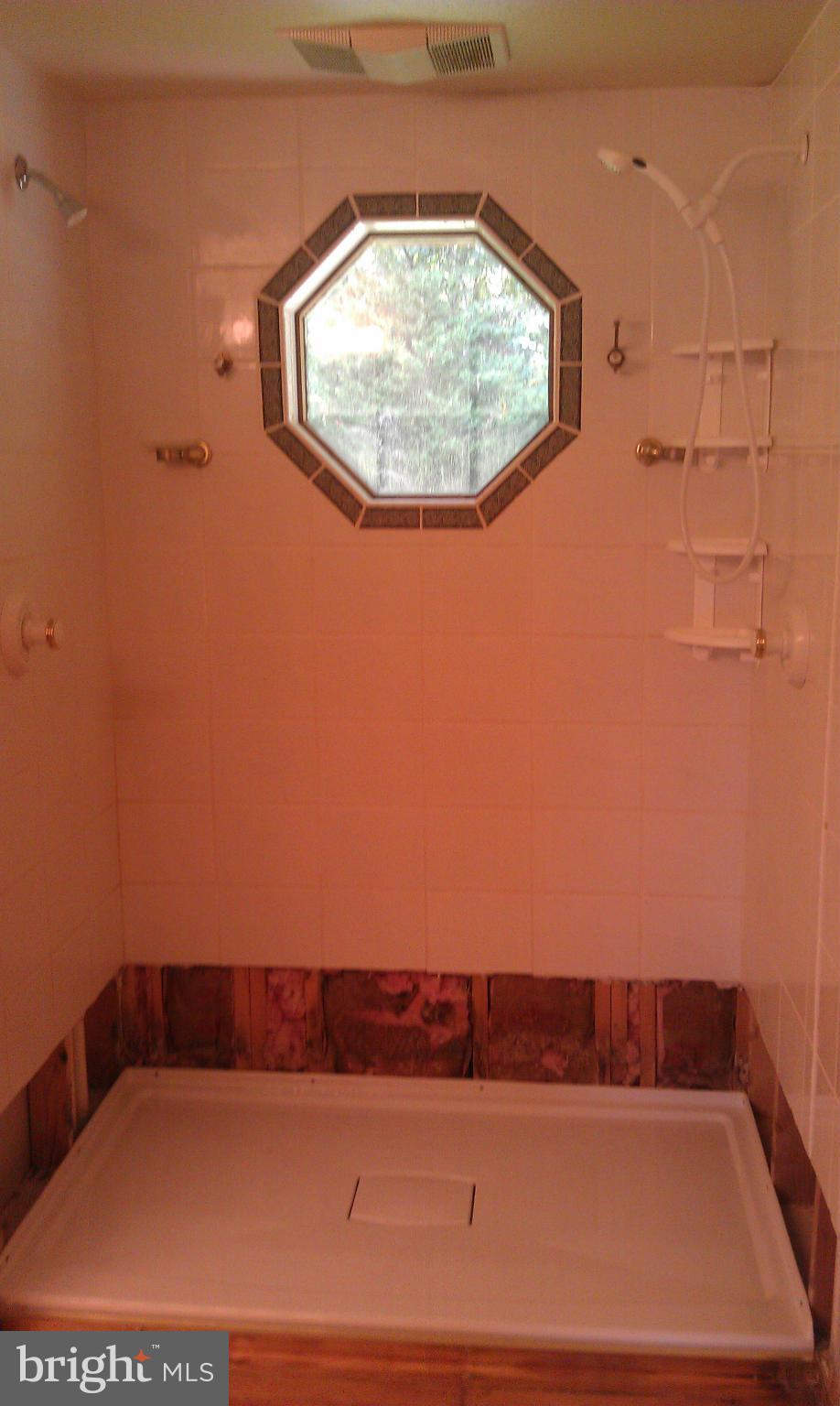 10471 Warland Road Marshall, VA 20115 - Photo 14 of 18 a view of bathroom