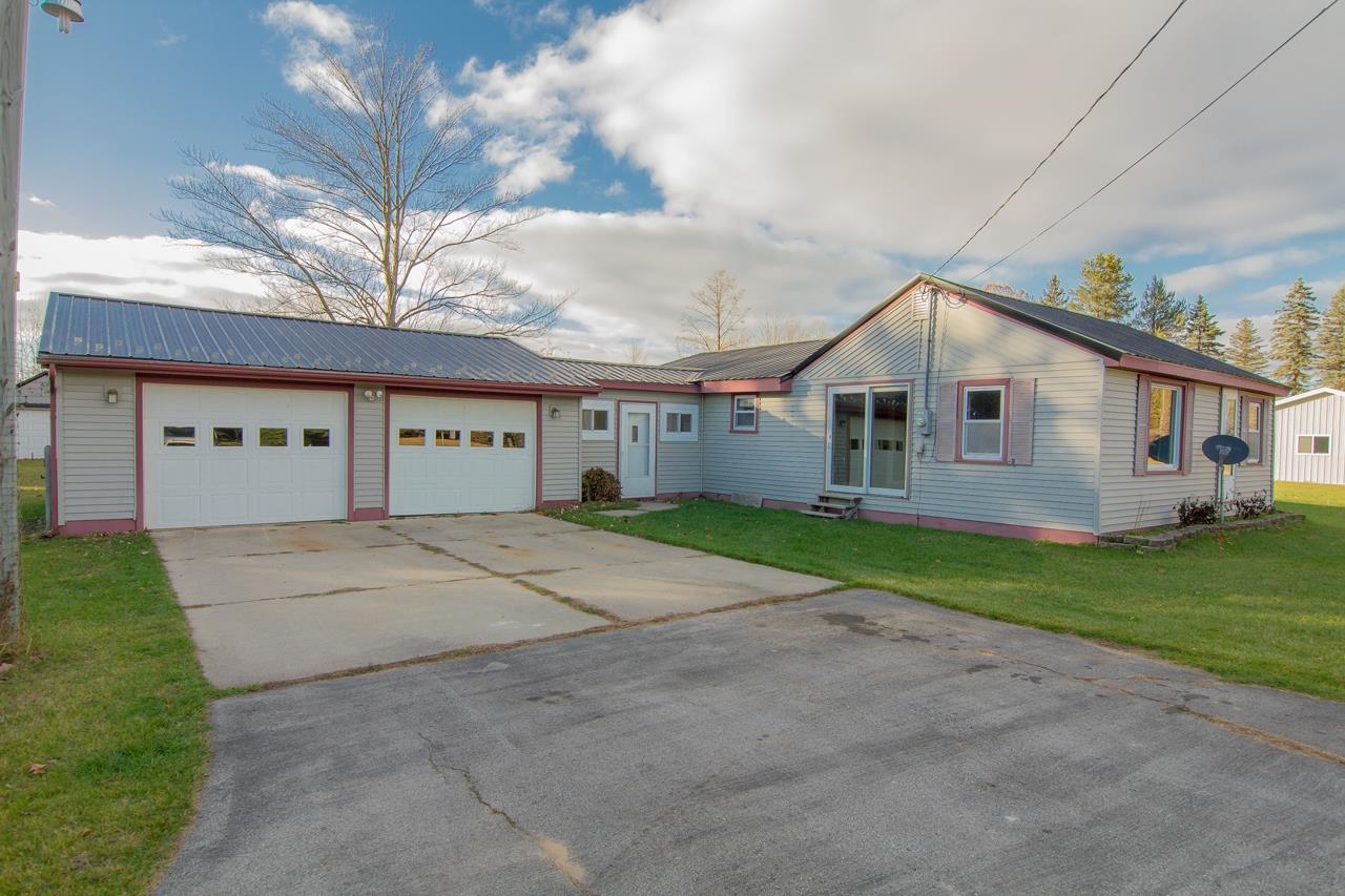 6465 North Geneva Road Coleman, MI 48618 - Photo 1 of 26 1917463.JPG