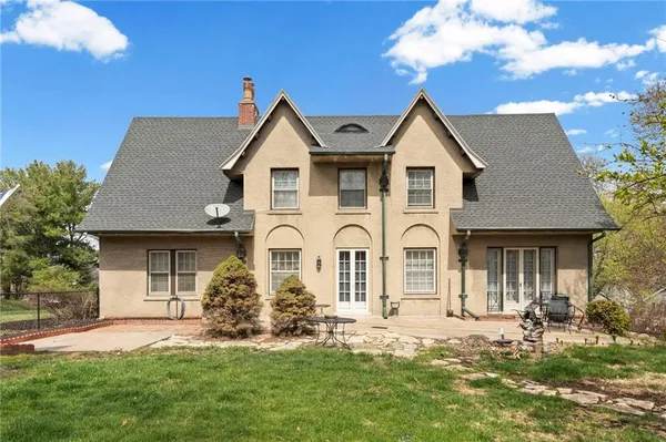 $350,000 | 1307 Ashland Avenue, St. Joseph, MO 64506