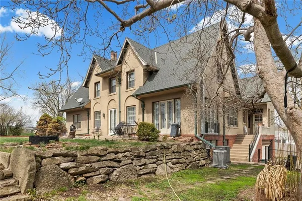 $350,000 | 1307 Ashland Avenue, St. Joseph, MO 64506