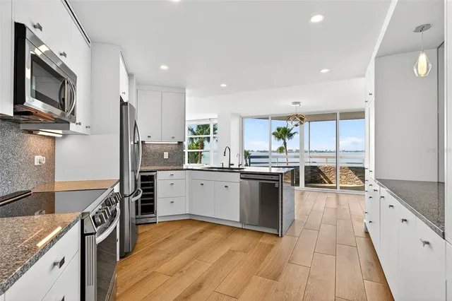 a view of empty room with a kitchen