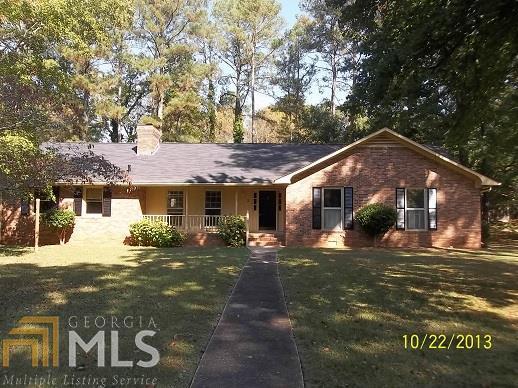 3 Castlewood Drive Southwest Rome, GA 30165 - Photo 1 of 1 a front view of a house with a yard
