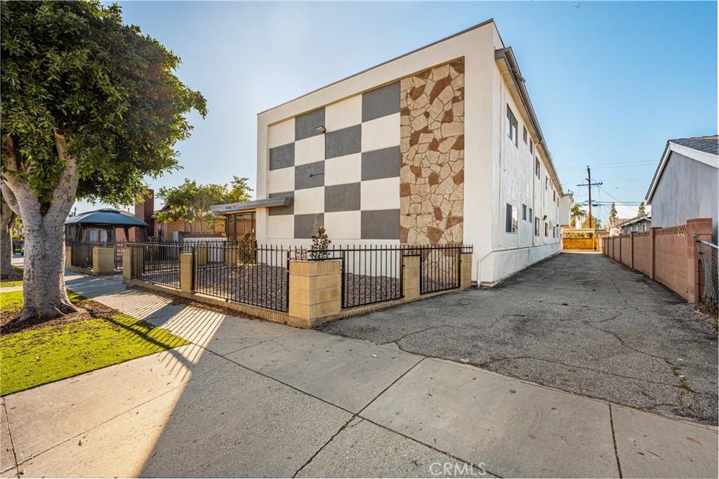 6725 Perry Road Bell Gardens, CA 90201 - Photo 1 of 40 a view of a terrace with chairs
