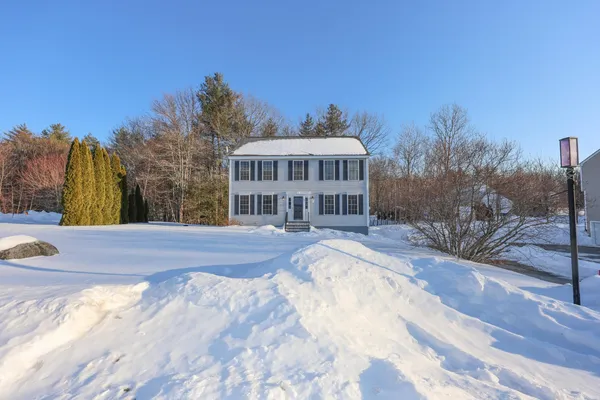 $582,500 | 3 Pine Bluff, Derry, NH 03038