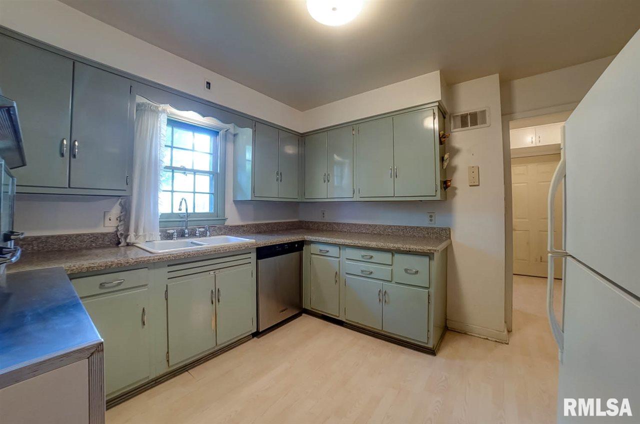 2041 Cherry Road Springfield, IL 62704 - Photo 13 of 36