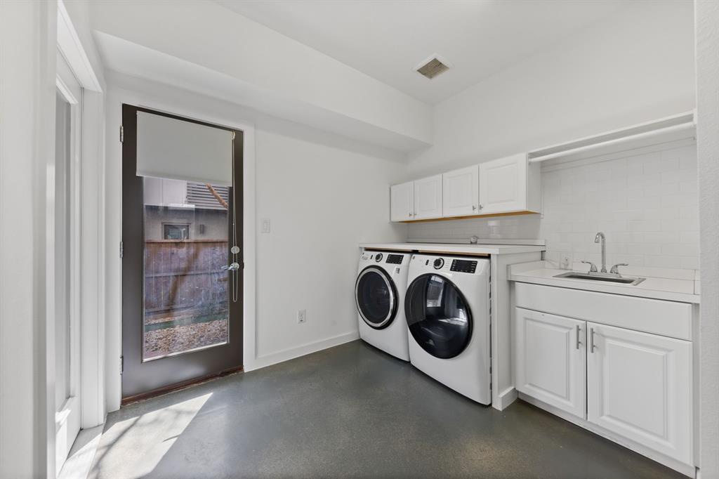 1915 Summit Avenue, Unit 2 Dallas, TX 75206 - Photo 27 of 39 a utility room with sink dryer and washer