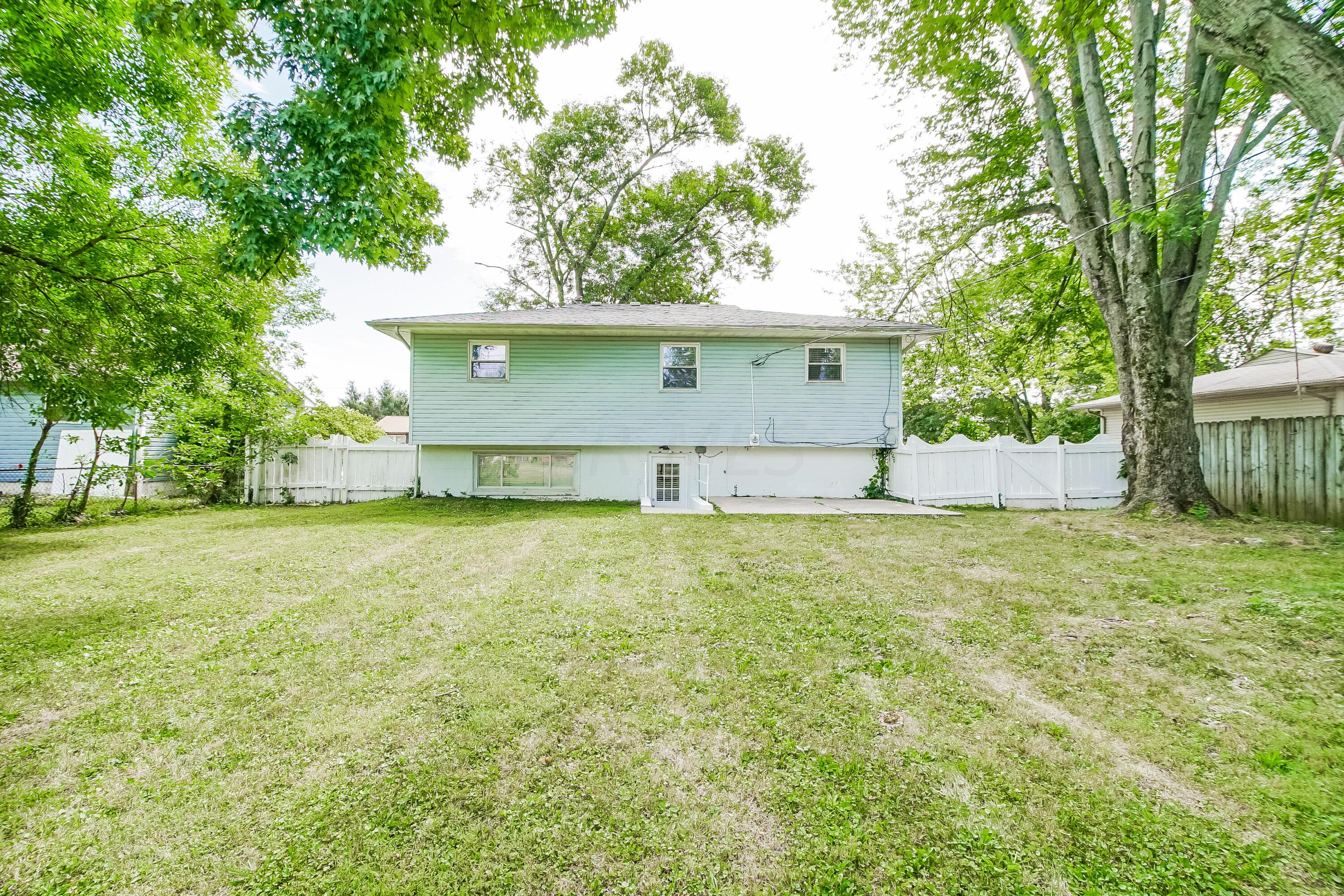 6259 Faircrest Road Columbus, OH 43229 - Photo 14 of 17 015-photo-rear-view-7391988