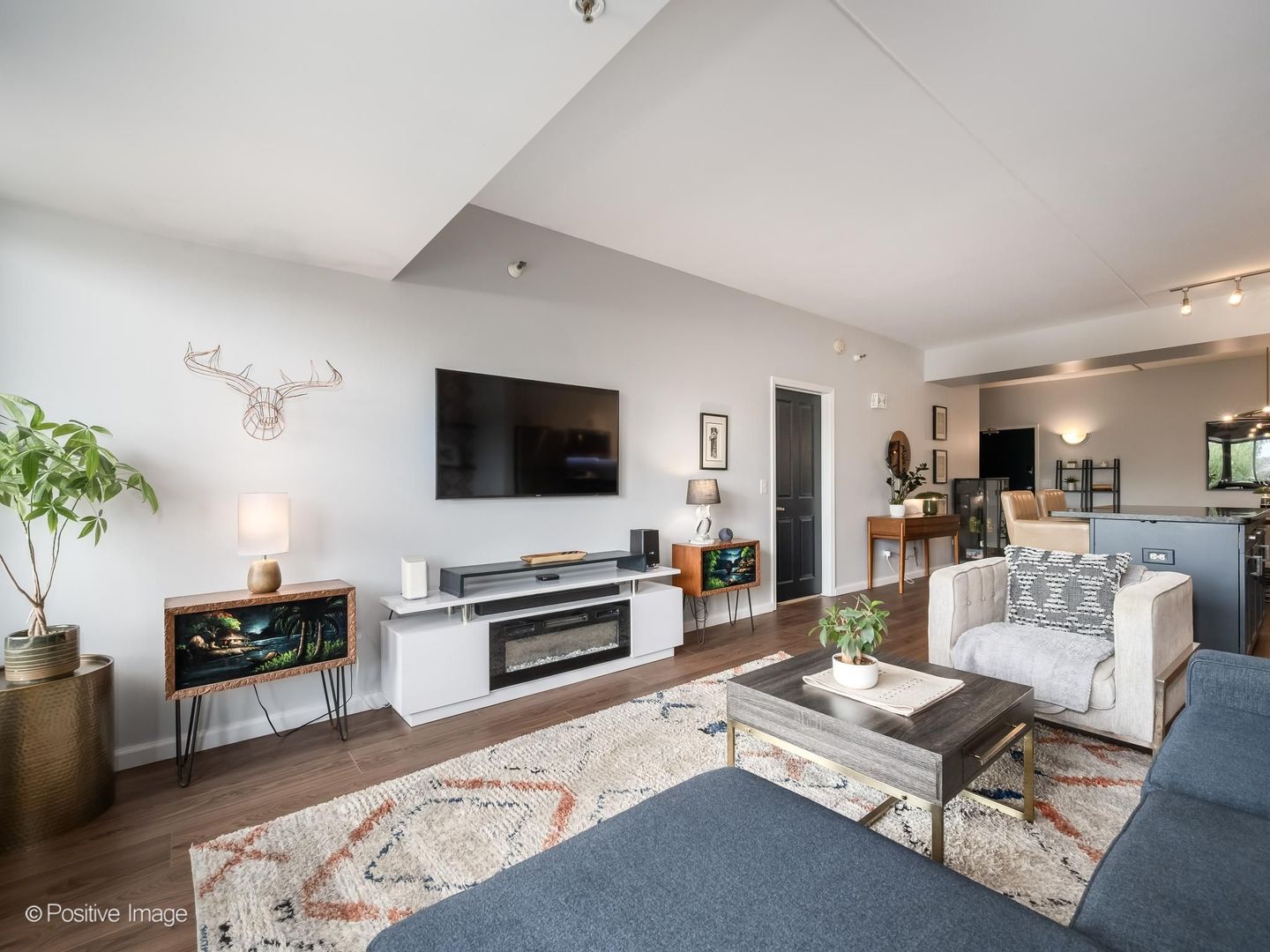 4848 North Sheridan Road, Unit 308 Chicago, IL 60640 - Photo 4 of 23 Gallery Image 4