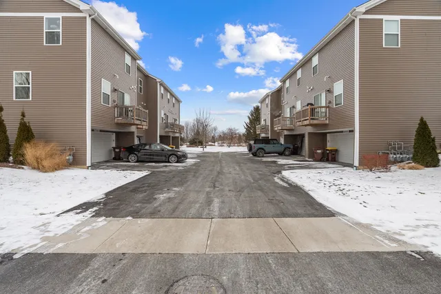$264,900 | 6700 Linden Trail, Unit C, Wonder Lake, IL 60097