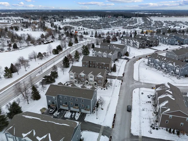 $264,900 | 6700 Linden Trail, Unit C, Wonder Lake, IL 60097