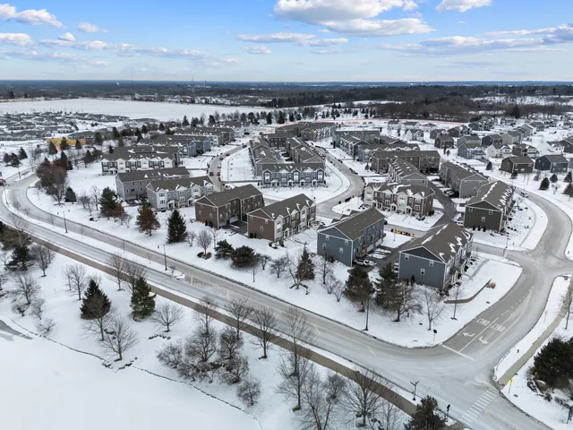 $264,900 | 6700 Linden Trail, Unit C, Wonder Lake, IL 60097