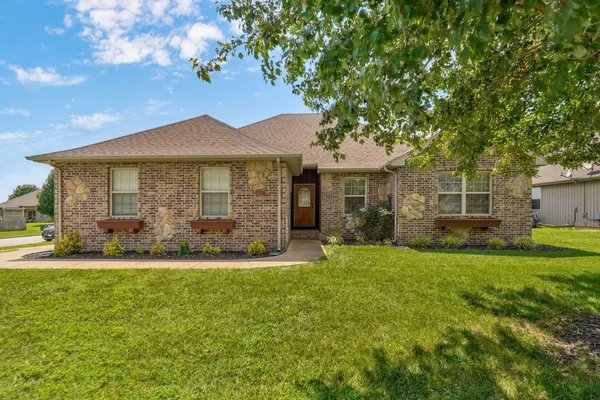 $312,000 | 5701 North Seacrest Drive, Ozark, MO 65721