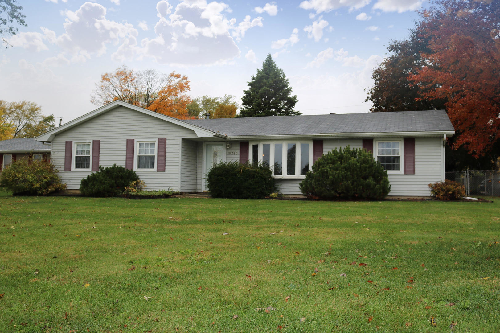 19240 Airport Road Romeoville, IL 60446 - Photo 1 of 14 a front view of a house with a garden