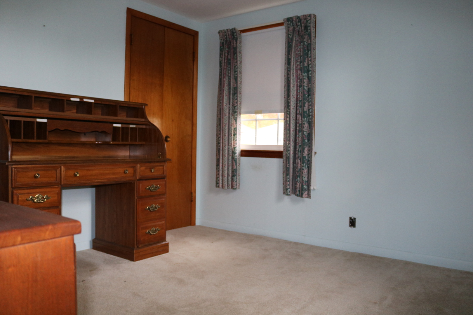 19240 Airport Road Romeoville, IL 60446 - Photo 6 of 14 a view of an empty room and window