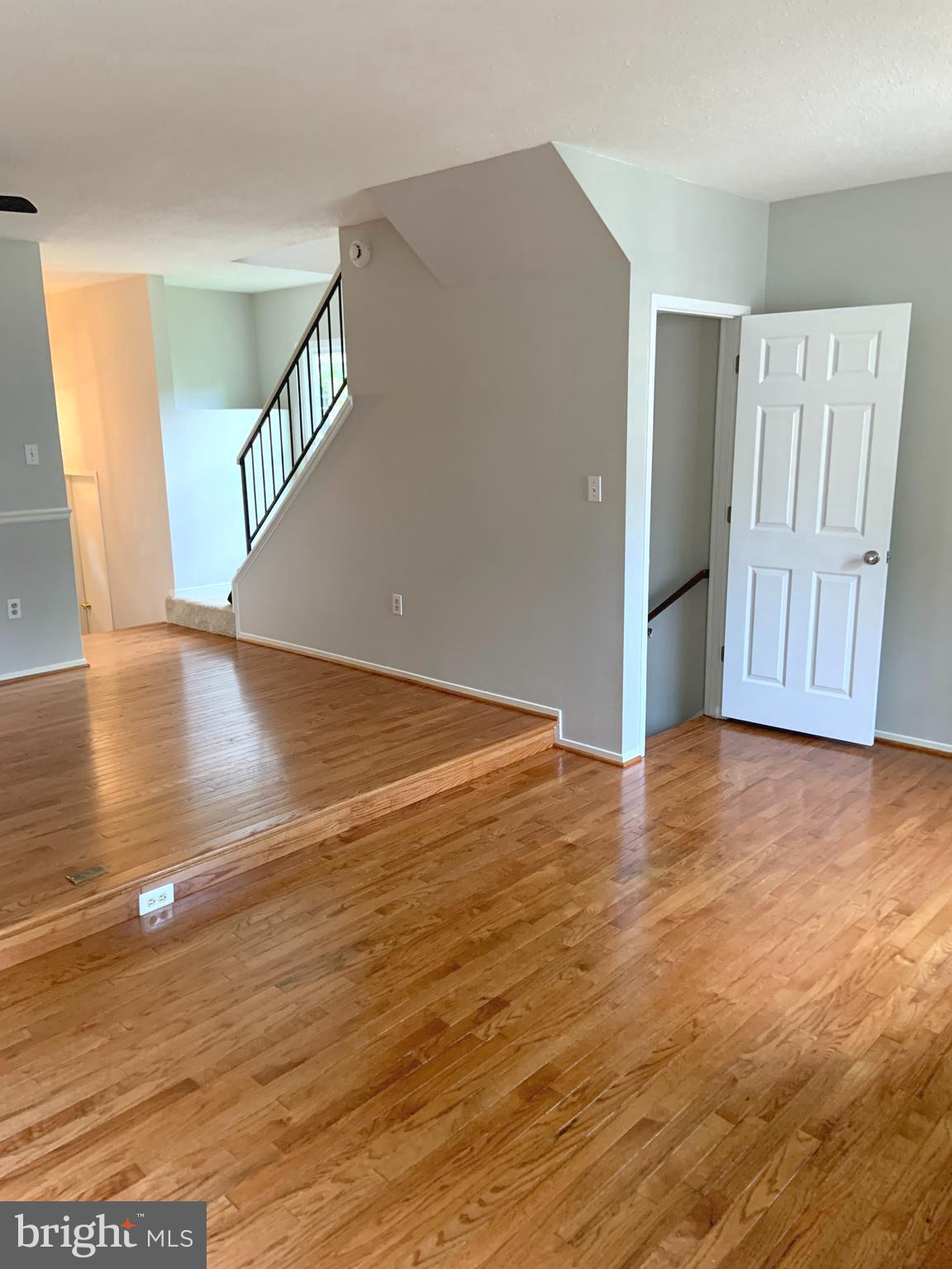 2438 Ridgehampton Court Reston, VA 20191 - Photo 6 of 47 Living room