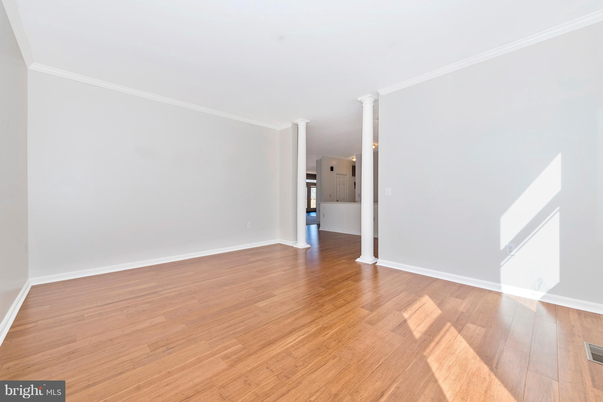 2338 Prices Distillery Road Clarksburg, MD 20871 - Photo 4 of 30 Living Room