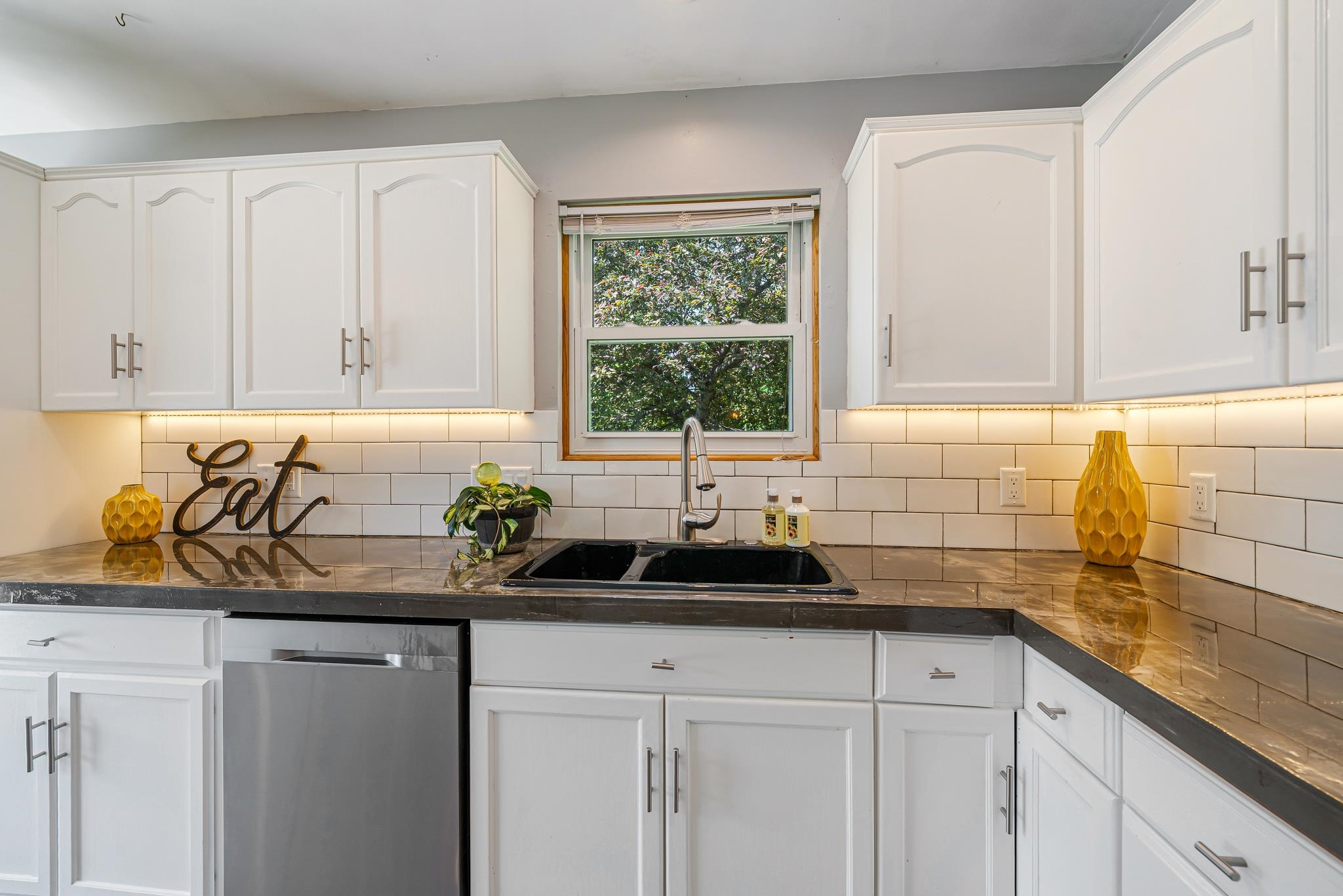 3393 Harbor Bay Road Oshkosh, WI 54901 - Photo 10 of 40