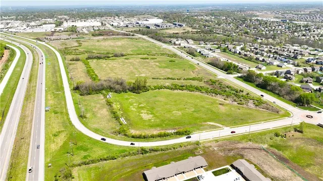 $3,420,000 | 300 Dean Avenue, Raymore, MO 64083