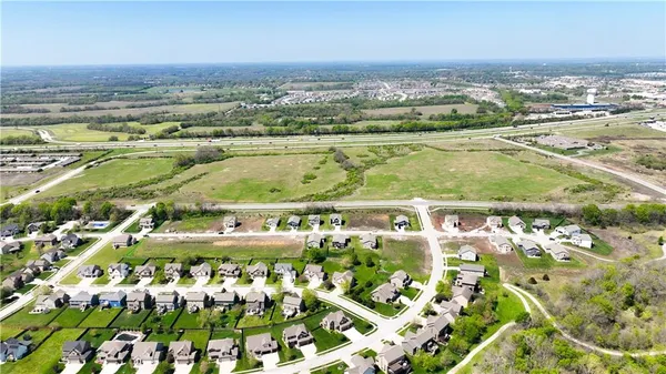 $3,420,000 | 300 Dean Avenue, Raymore, MO 64083