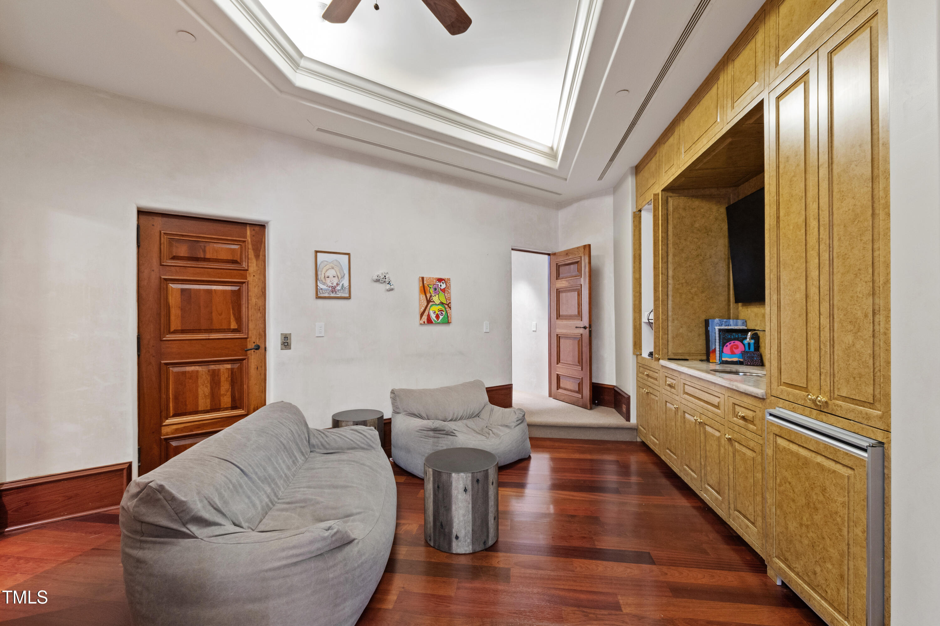 6510 New Market Way Raleigh, NC 27615 - Photo 63 of 95 a living room with furniture and a large window