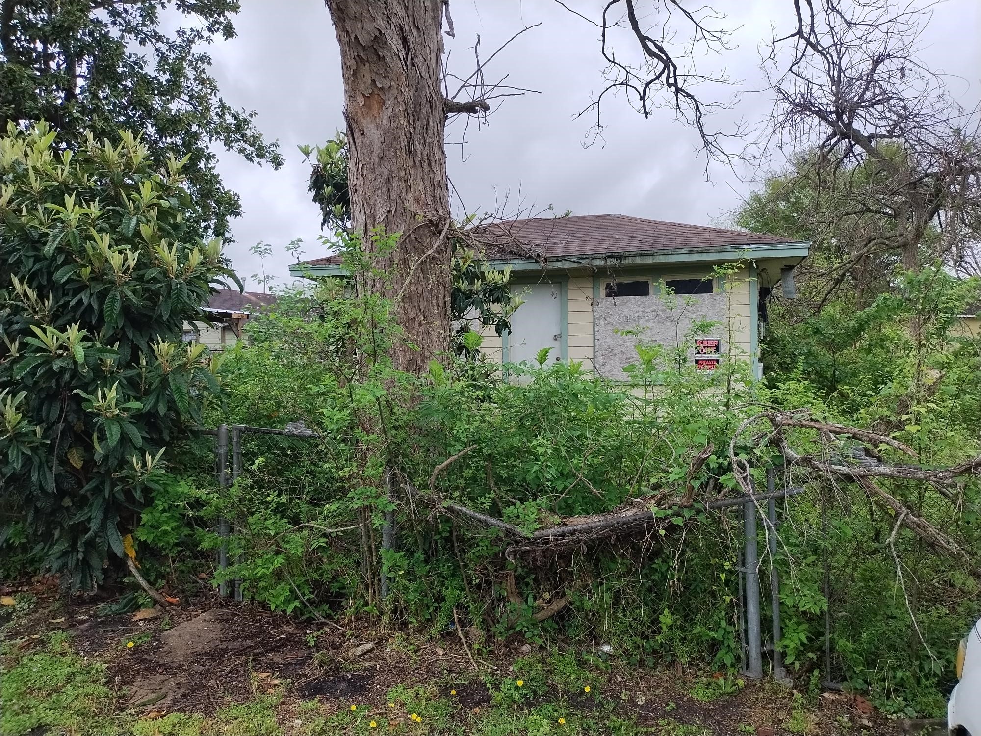 4708 Engleford Street Houston, TX 77026 - Photo 3 of 7