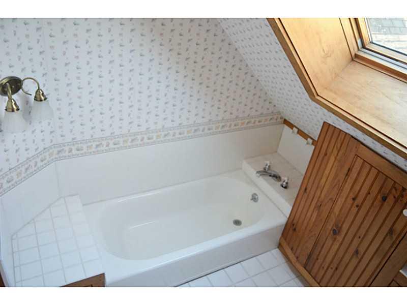 83 5 Islands Road Georgetown, ME 04548 - Photo 17 of 23 Bathroom.