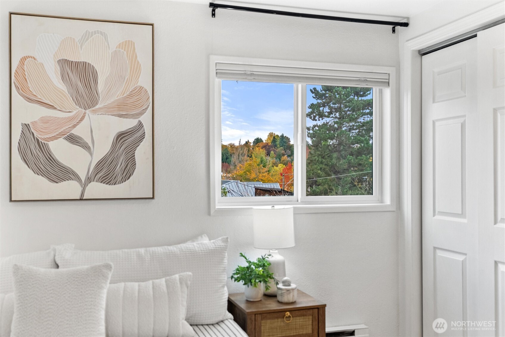 2626 East Madison Street, Unit 11 Seattle, WA 98112 - Photo 7 of 29 a bath room with a window