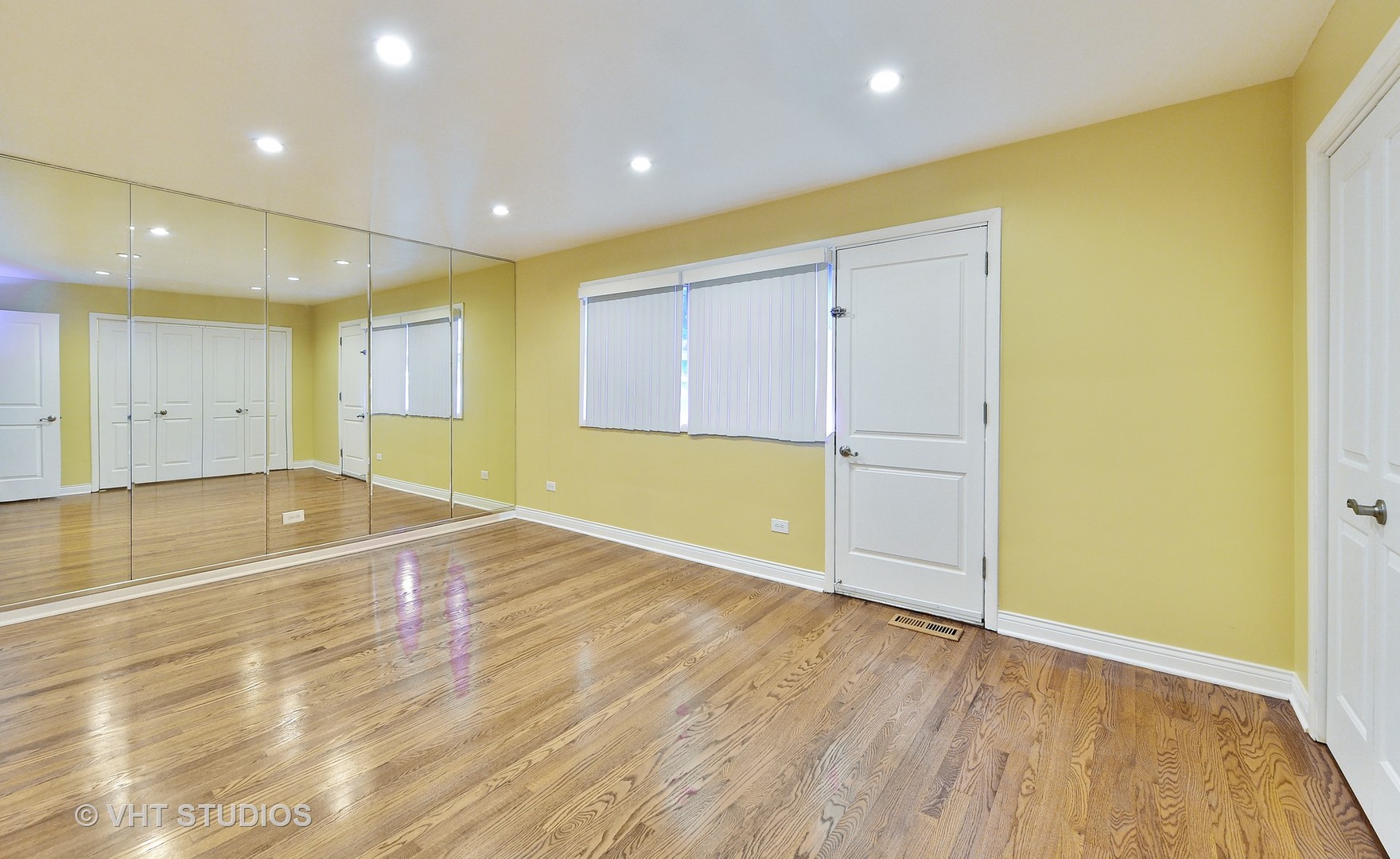 1247 South Mannheim Road, Unit 3 Westchester, IL 60154 - Photo 6 of 12 a view of empty room with wooden floor