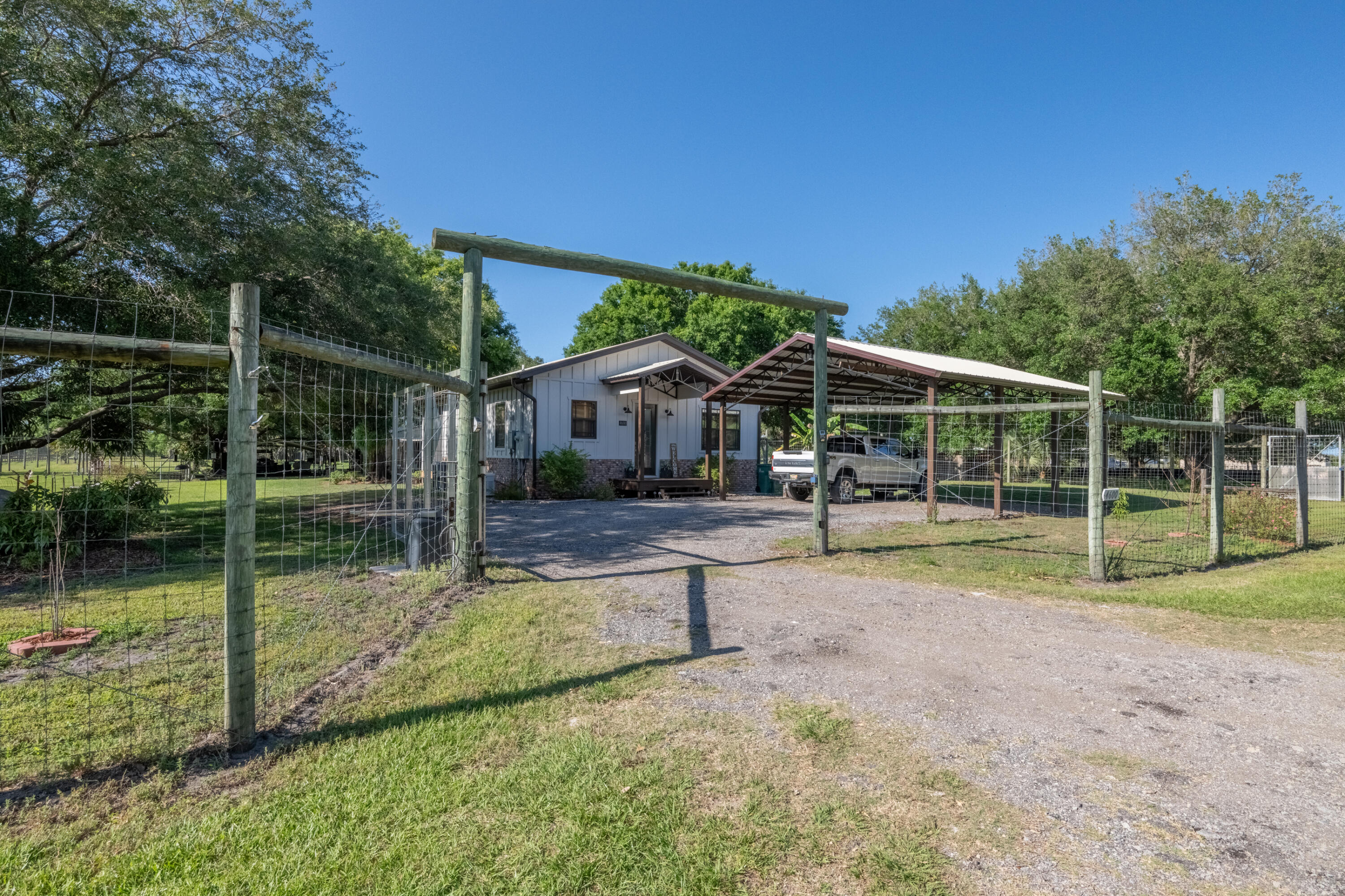 4600 Dixie Way Mims, FL 32754 - Photo 4 of 86 JCP_3145-HDR