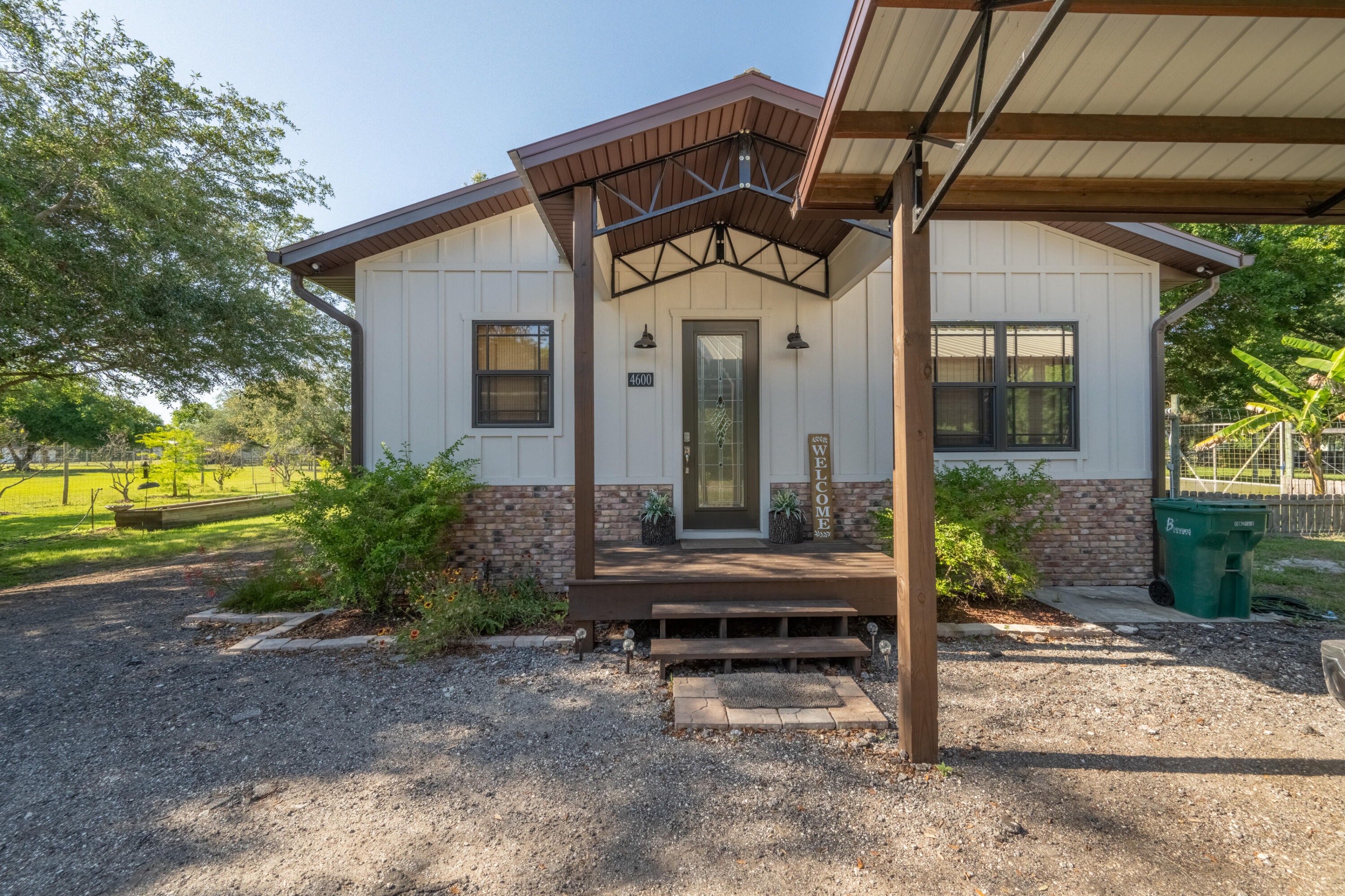 4600 Dixie Way Mims, FL 32754 - Photo 5 of 86 JCP_3163-HDR