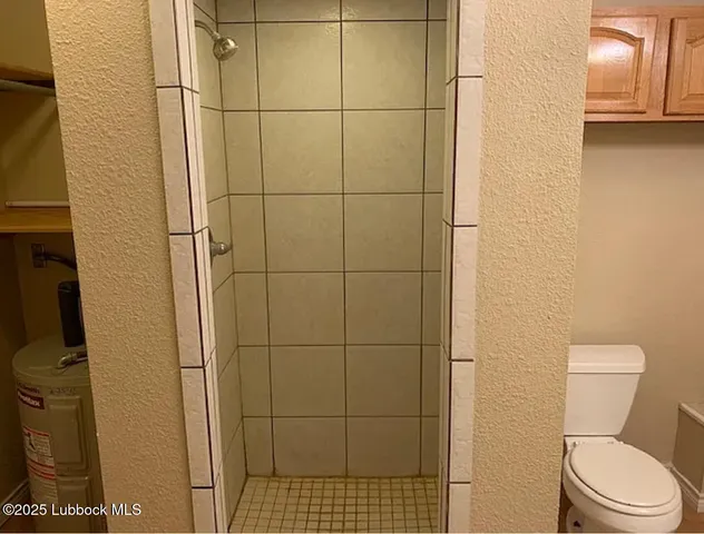 a bathroom with a toilet and a shower