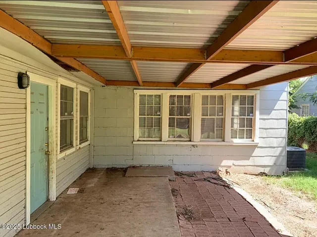 a view of house with backyard